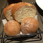 ラ サリータ - 料理についてくる、自家製パン