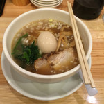 麺屋酒場 まる - 煮干し中華そば＋味玉、939円