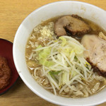 ラーメン二郎 - ラーメン 700円　麺半分・ヤサイ少なめ・ニンニク少なめ