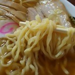 食堂 はせ川 - 醤油かけらーめん￥550の熟成多加水中太縮れ麺（H28.1.20撮影）