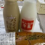 パンと牛乳の店 ミルクスタンド - 「みんなの牛乳」「パスチャライズコーヒー」「やきそばパン」