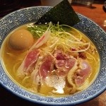 麺や而今 - レジェンド オブ 而今・半熟味付け煮玉子増し(2016/1)
