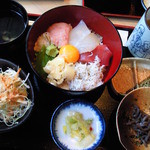 Itamaebaru - 鮮魚と釜揚げしらすの月見丼定食　９００円