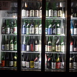 亭久五 - 壁一面の冷蔵庫顕在