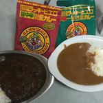 ラッキーピエロ - 2016年1月23日。。レトルトカレーとルーカレーの食べ比べ。