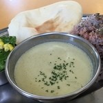 ピノコーダカフェ - タイ風グリーンカレーソースのカレー

（ハーフナン＋ハーフライスセット）1188円
