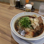 らーめん鱗 - 溜り醤油らーめん700円