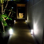 レフェルヴェソンス - お洒落な店舗への坂道（2016.Jan)