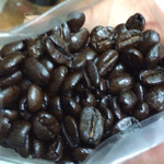 北山珈琲店 - 豆をかじるとカリッと強烈に焙煎入っています！