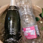 あらや滔々庵 - 風呂上りカバとミネラルウォーター