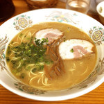 ラーメン楽 - ラーメン【620円】※かた麺に出来ないお店でした