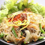 Mai U Koria - 「チャプチェ」サツマイモから作った唐麺（タンミョン）を野菜とお肉で炒めた韓国定番料理