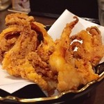 つるる - とんでもないお店だった件④うどん屋なのにうどんがまずくて他が美味しい(ゲソ唐揚げ×2)