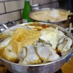 すき焼･鍋物 なべや - ええ具合に煮立ってきたぞ!!　味噌を溶いてもう暫く…