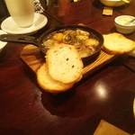 わいん食堂４４ - 海老とマッシュルームのアヒージョ