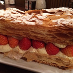 らんぷ亭 - 超巨大ミルフィーユ 30センチは優に越す