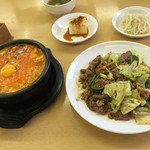 辛ちゃん食堂 - ランチ 豆腐チゲ鍋、プルコギ