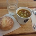 スープストックトーキョー - スープセット 「8種の野菜と鶏肉のスープ」と「石窯パン」 500円