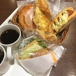 German Bakery - コーヒーチケット使うために金沢まで来ちゃった！
                        お昼ごパン♪