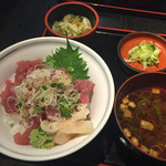 魚屋の台所 下の一色 - 本日のまかない丼 ¥750