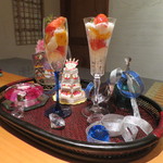 日本料理 幸庵 - 苺とマンゴーに、柚子ゼリーとヨーグルトゼリー