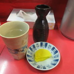 ことぶきラーメン - 焼酎は芋焼酎の都城の霧島･･･お湯割りでいただきます♪