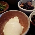 とうふとあなご料理 とうふや - あなご重膳に付いている寄せ豆腐。