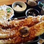 とうふとあなご料理 とうふや - あなご天重丼　上　穴子大きい！