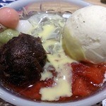 Wa Cafe Tsumugi - いちごとぷるぷるコラーゲンのクリームあんみつ