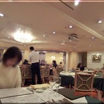 HERMITAGE - 店内　入口方向から奥を