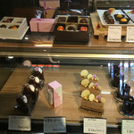 ル・カフェ・パリサンク - ショーケース