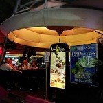 Little Saigon - クラークキーの川沿いのお店の中で一番賑わっています。