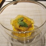 レストラン イソ - 人参のムース　ウニコンソメジュレ