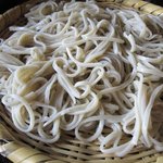 そば処 農 - 蕎麦は玄蕎麦の外皮を取り除いた丸実を石臼により製粉しそばの甘皮の色と香りを生かした生粉打蕎麦 