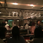 チョップスティックカフェ汁べゑ - オープンキッチン
      これはお料理に自信があるからこそできる仕様ですね…