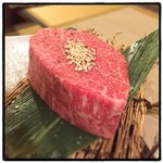 食彩和牛 しげ吉 - 超期間限定希少メニューのシャトーブリアン。たまたま仕入れの関係で入手出来たというA5黒毛雌牛のシャトーブリアンは、ホントに肌理細やかで柔らかく、味も香りも最上級でした。