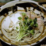 つきじ 文化人 - とうふ蕎麦 1,050円＝16年1月