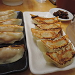 金田家 - 餃子と新製品のエビ餃子