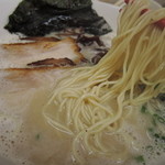 金田家 - 豚骨でここまで上品に高濃度に仕上げる技術は稀有だ。