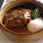 ミサゴ - 煮込みハンバーグ温玉添え