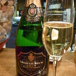 なかむら屋 - グラハムベック・ブランドブラン　南ア　￥９００　濃厚で心地よいイースト香でクリーミーな泡