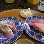 伊豆の回転寿司 花まる銀彩 - 活〆はまち　340円
            地魚あじ　340円