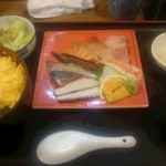 虎玄多 - 海鮮ちらし丼１０種　８００円