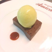 ベルギーチョコレートのテリーヌとピスタチオのアイスクリーム