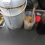 日の出製麺所 - かけうどんの出汁はポットの中