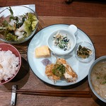 Unir - ランチ　ドリンクデザート付き1500円