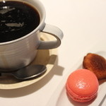 イザイ - コーヒーと茶菓子