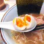 中華そば 四つ葉 - 半熟加減