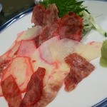 おばちゃまの店ようこそ - クジラの刺身