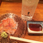 立ち飲み七助 - 赤貝刺350円